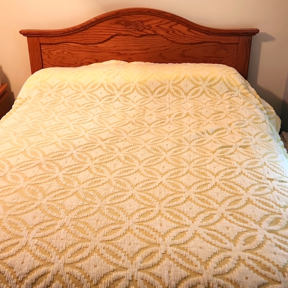 Other - Vintage full size yellow/white Chenielle Bedspread with fringe